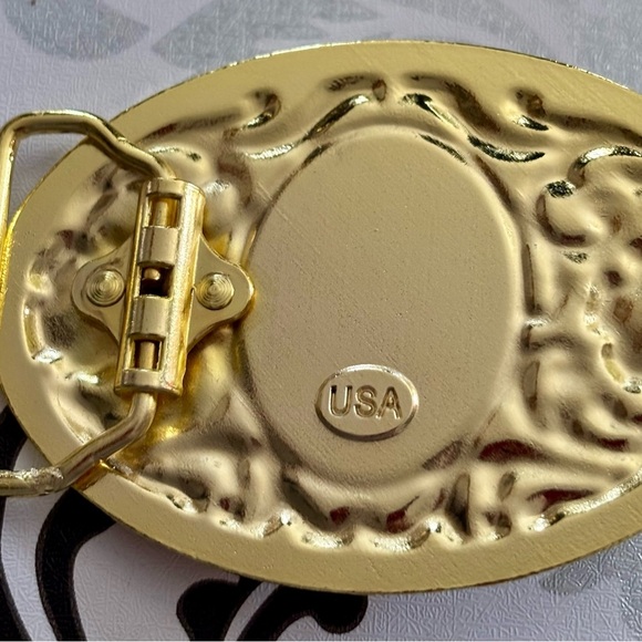 Gold tone belt buckle with scorpion design - Picture 7 of 7